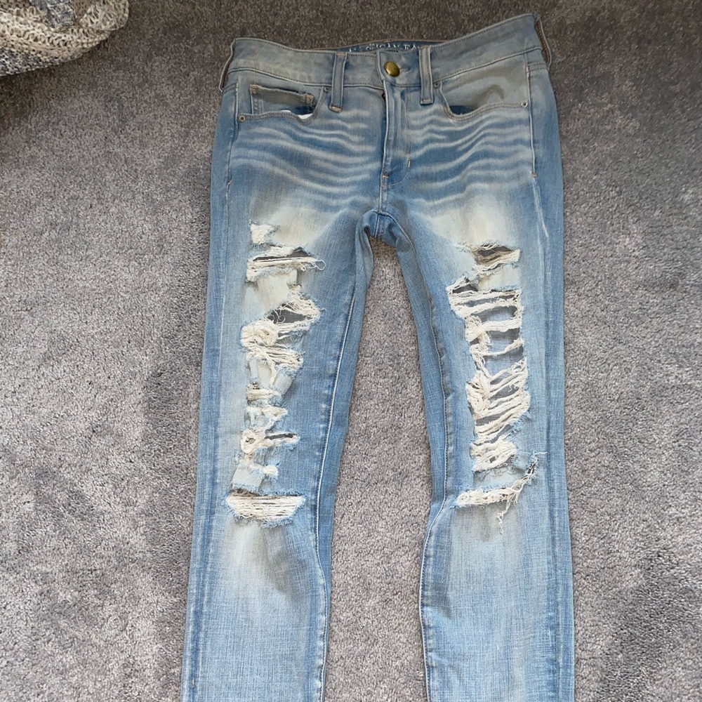 American eagle light wash ripped jeans